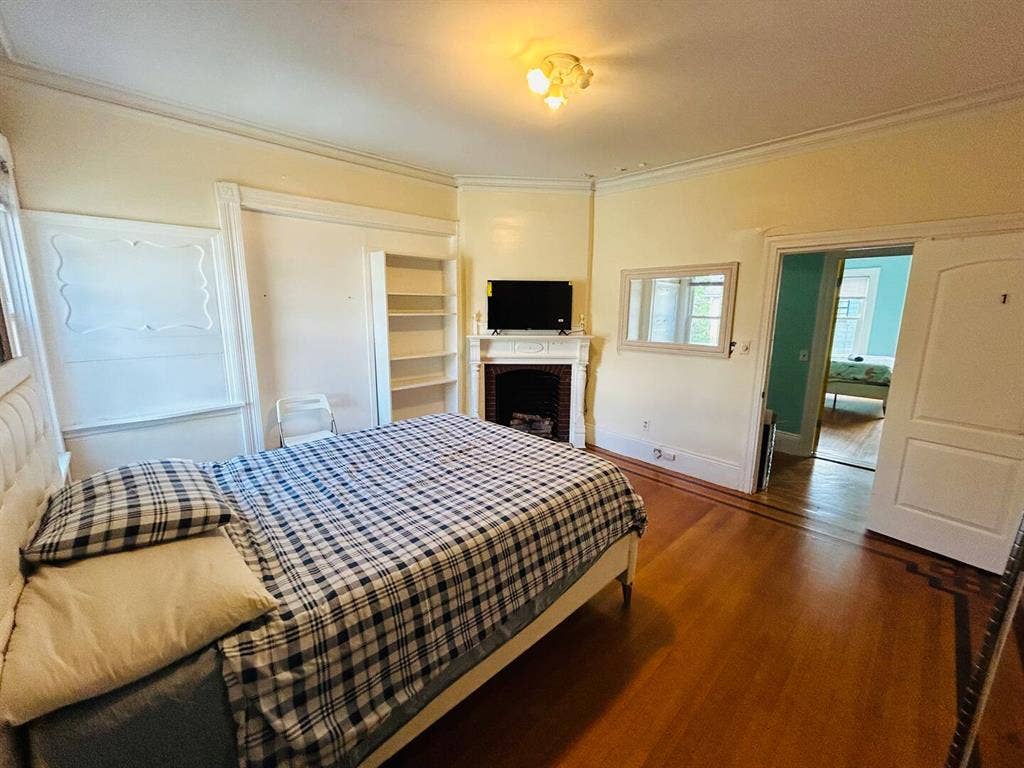Beautiful room in near Downtown