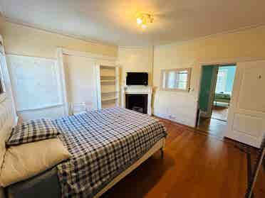 Beautiful room in near Downtown