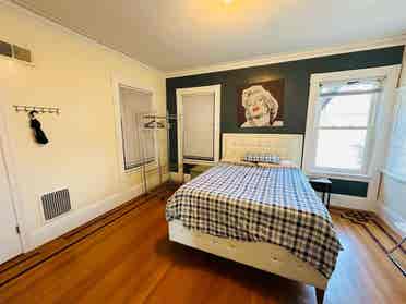 Beautiful room in near Downtown