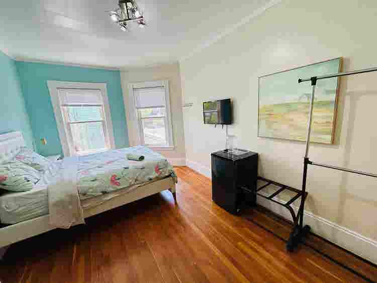 Nice large room in Federal Hill