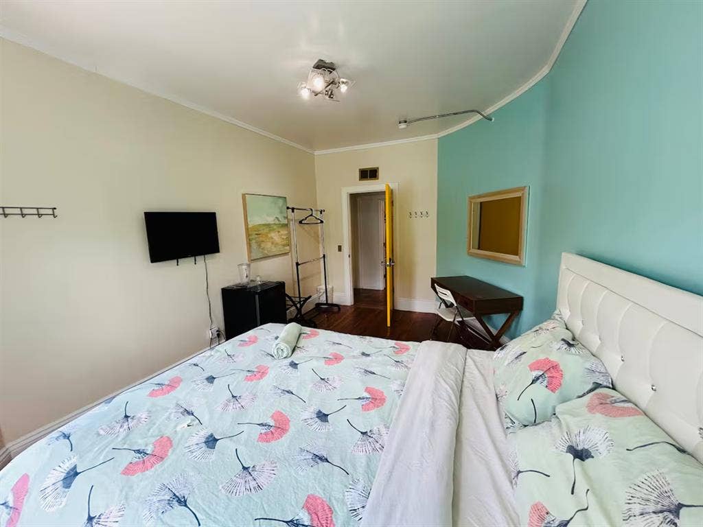 Nice large room in Federal Hill
