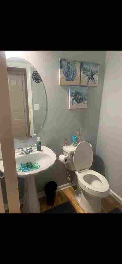 MASTER BEDROOM PRIVATE BATHROOM