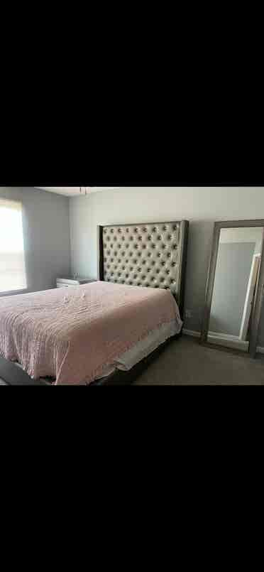 MASTER BEDROOM PRIVATE BATHROOM