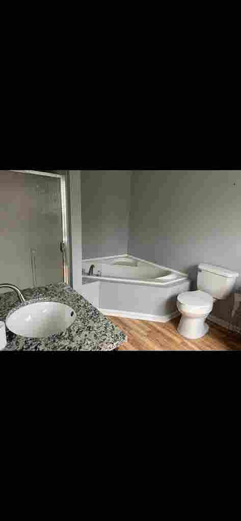 MASTER BEDROOM PRIVATE BATHROOM