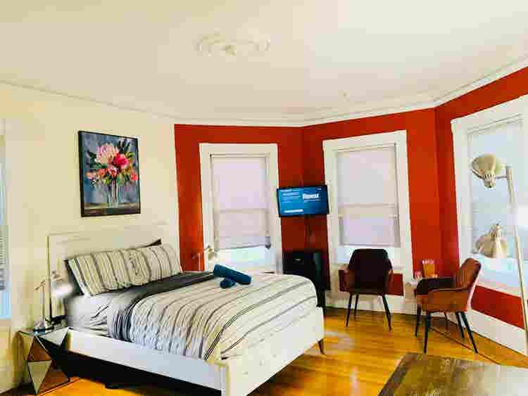 Spacious room|Federal Hill Downtown