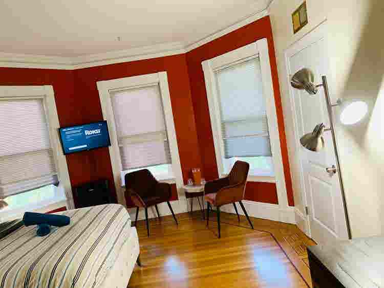 Spacious room|Federal Hill Downtown