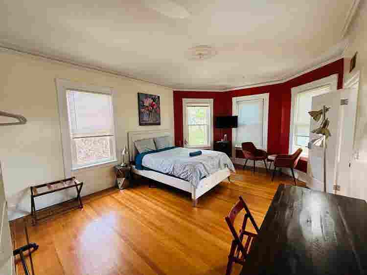 Spacious room|Federal Hill Downtown