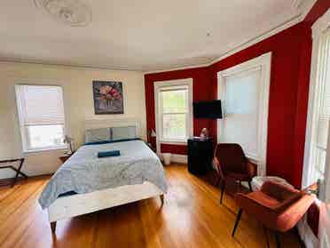 Spacious room|Federal Hill Downtown