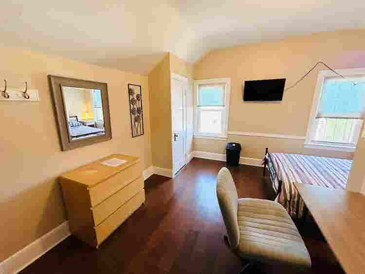 Big room in Federal Hill Downtown