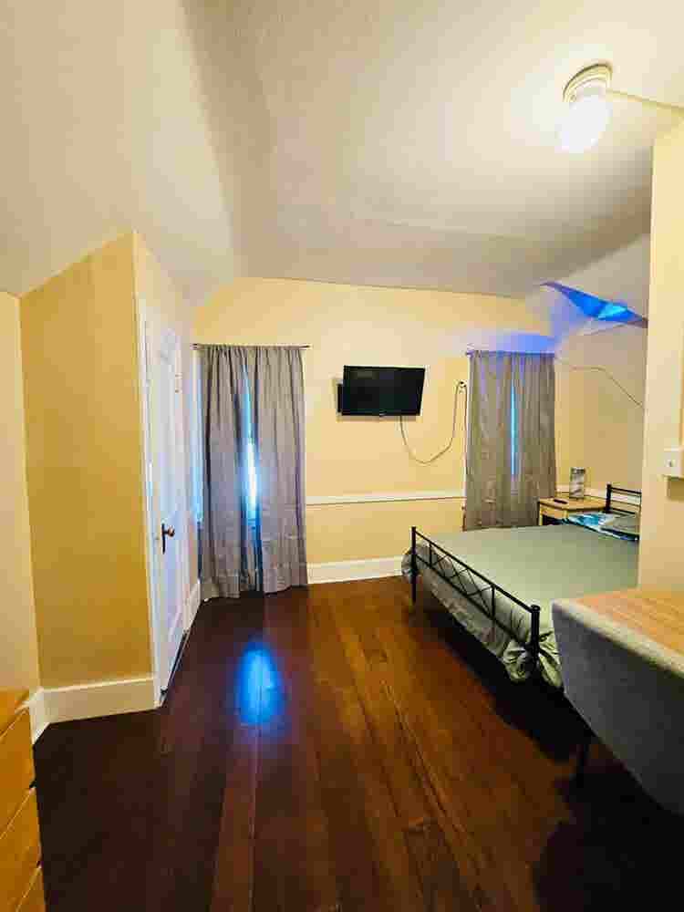 Big room in Federal Hill Downtown