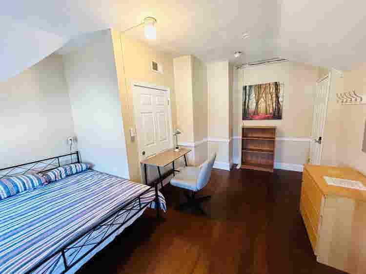 Big room in Federal Hill Downtown