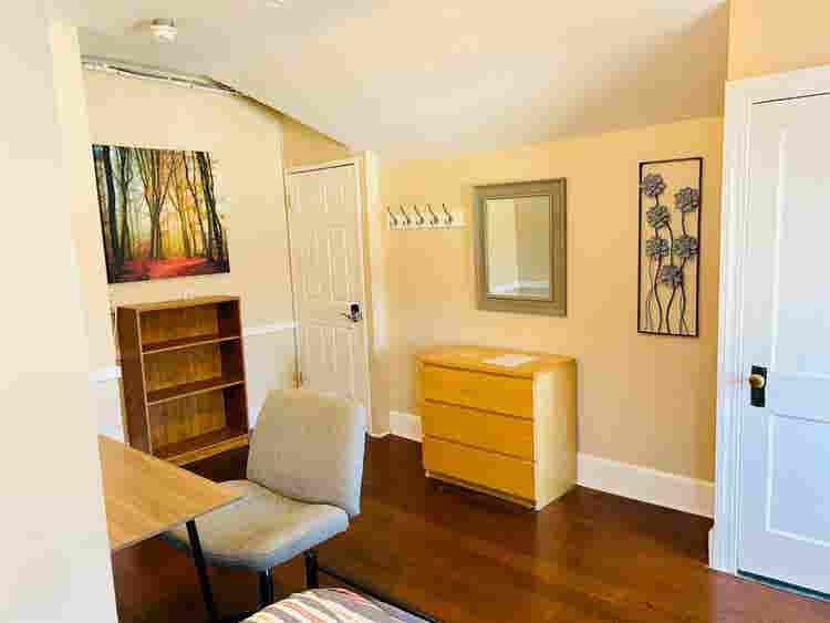Big room in Federal Hill Downtown