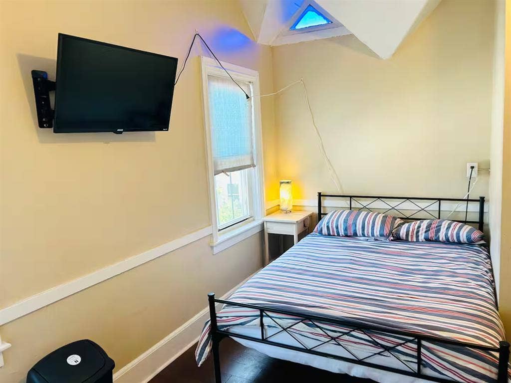 Big room in Federal Hill Downtown