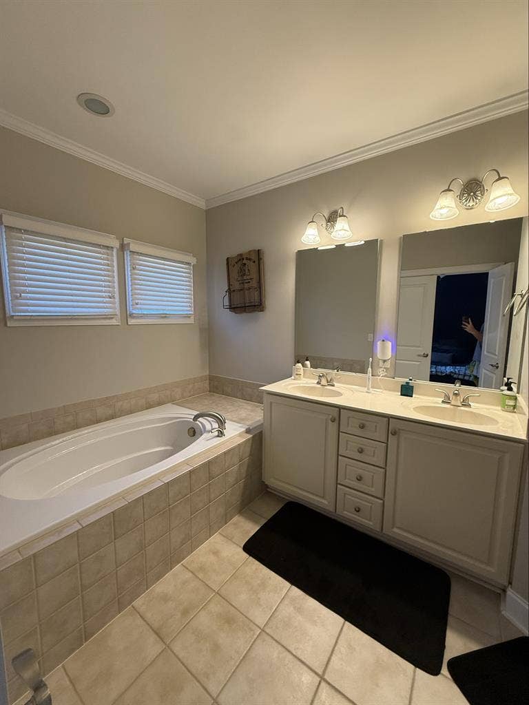 2 story townhome, bath