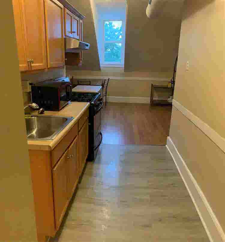Sunny spacious room in Downtown