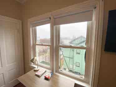 Sunny spacious room in Downtown