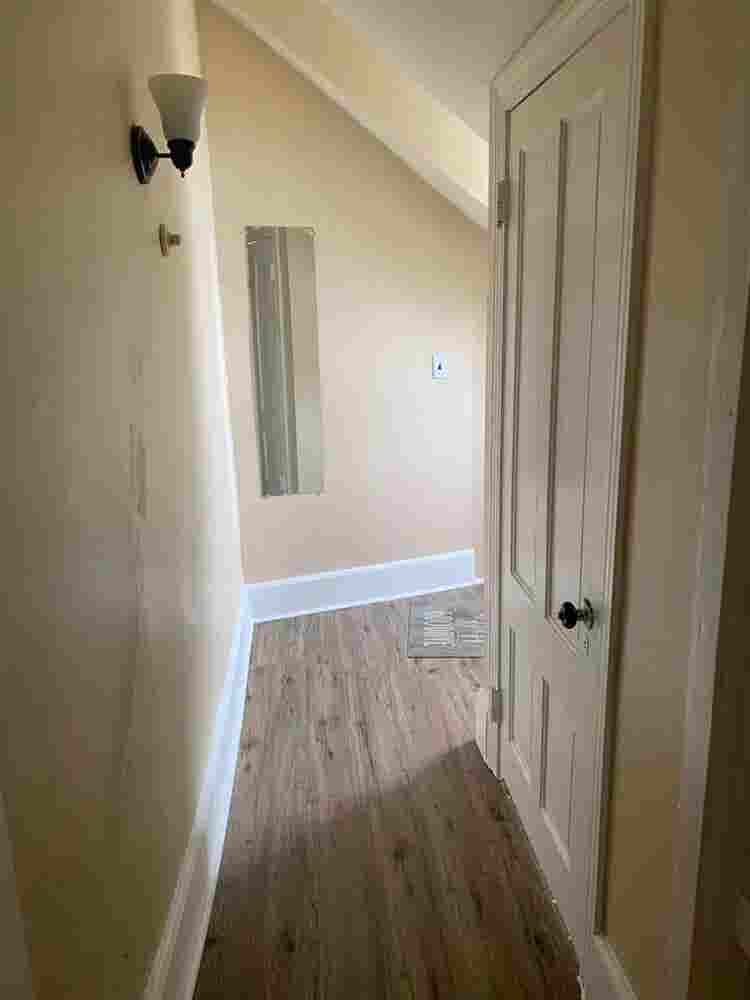 Sunny spacious room in Downtown