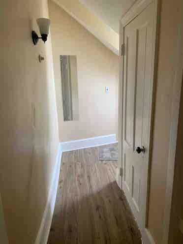 Sunny spacious room in Downtown