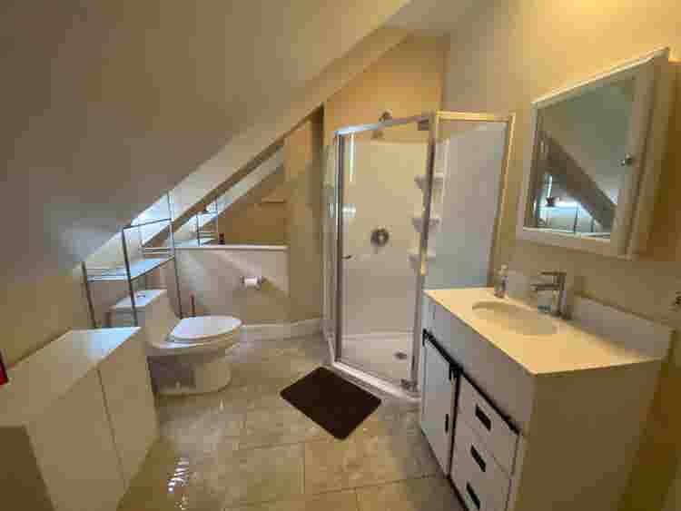 Spacious room near Downtown