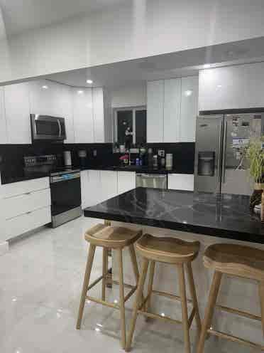 Beautiful house with 1 female only