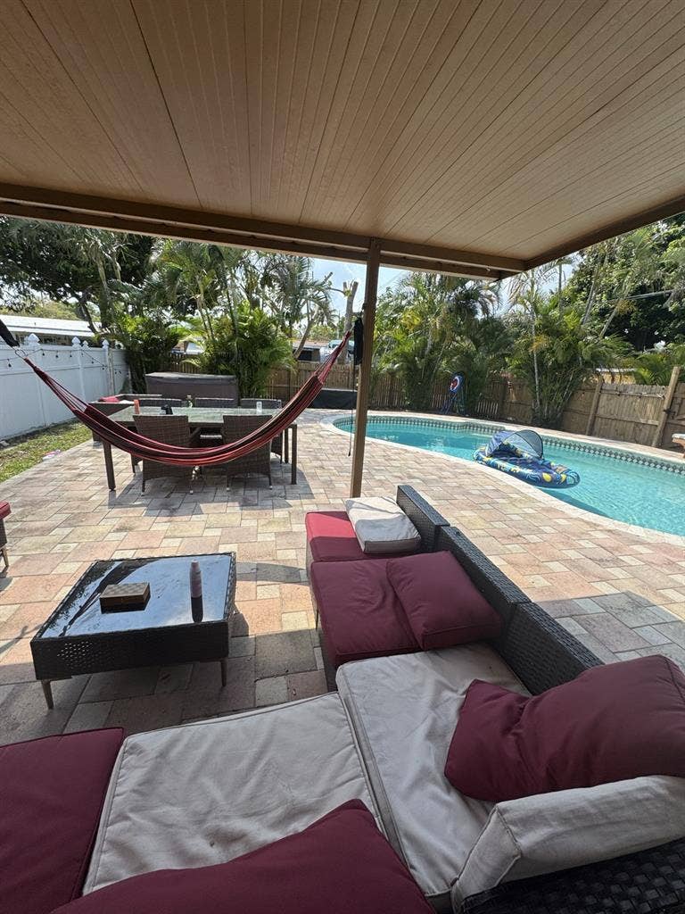 Beautiful house with 1 female only