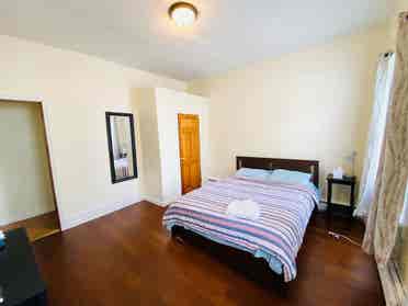 Nice apt near Whole Foods BrownUniv