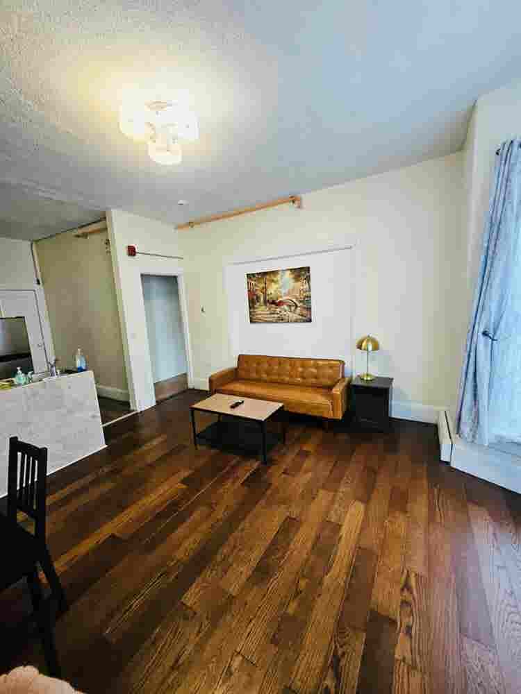Nice apt near Whole Foods BrownUniv