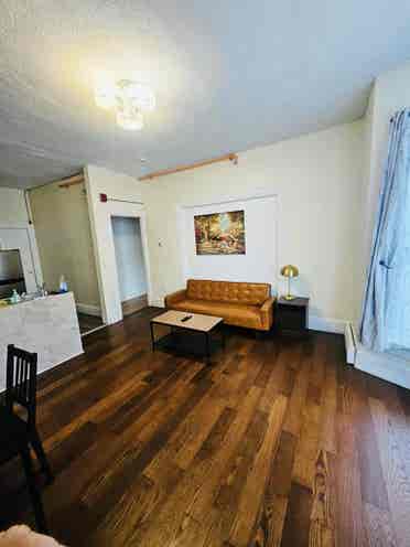 Nice apt near Whole Foods BrownUniv