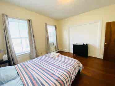 Nice apt near Whole Foods BrownUniv