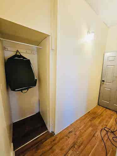 Nice apt near Whole Foods BrownUniv