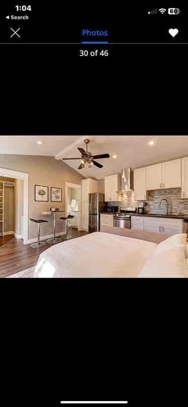 PRIVATE ENTRANCE STUDIO