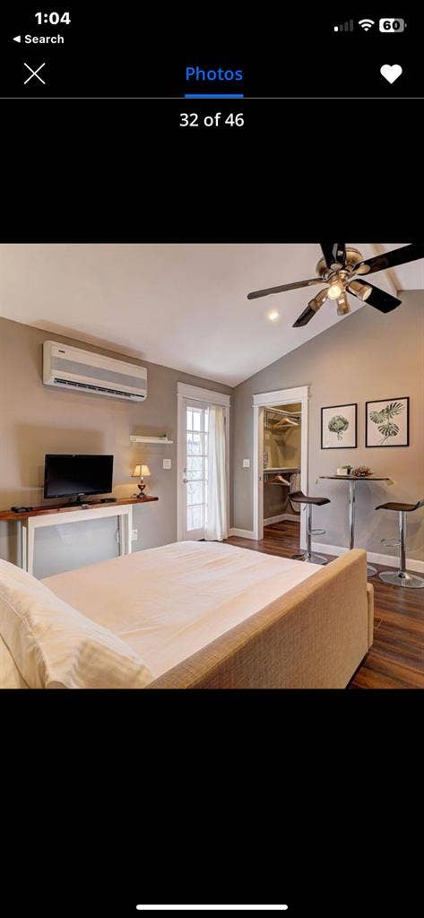 PRIVATE ENTRANCE STUDIO