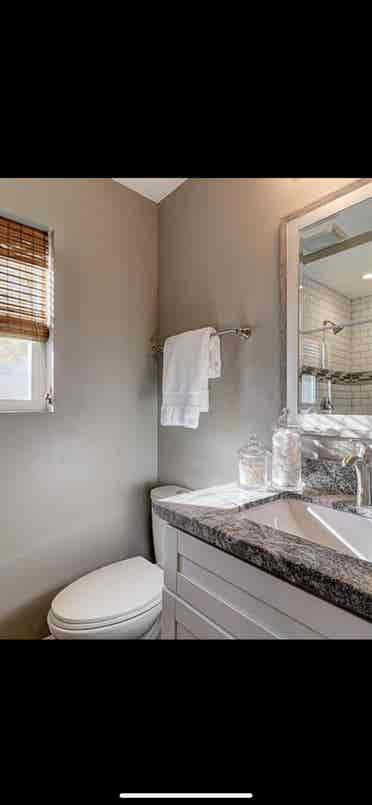 PRIVATE ENTRANCE STUDIO