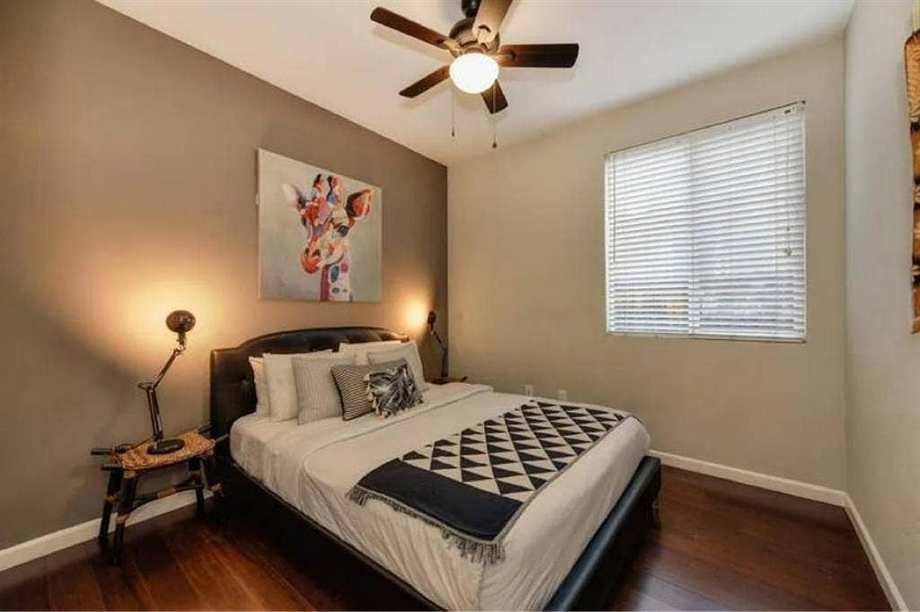 Natomas room including cleaning