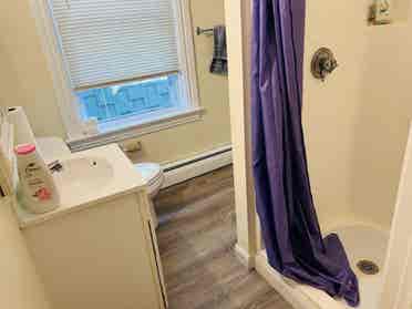 Room near Whole Foods Brown Univ