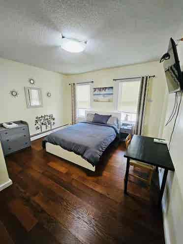 Room near Whole Foods Brown Univ