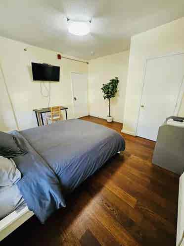 Room near Whole Foods Brown Univ