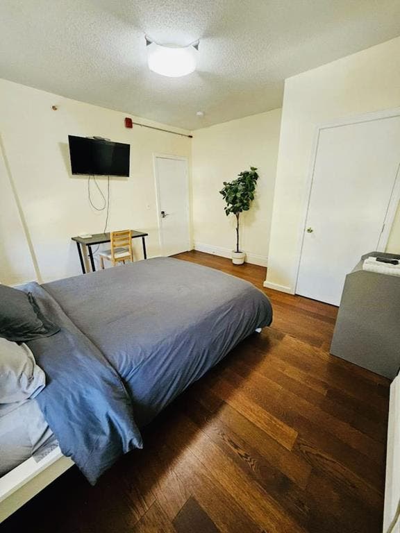 Room near Whole Foods Brown Univ
