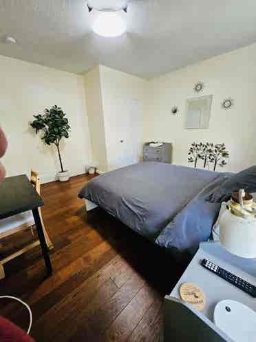 Room near Whole Foods Brown Univ