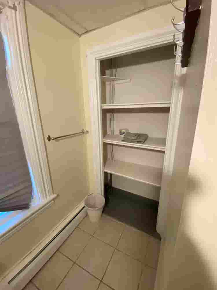 Room near Whole Foods Brown Univ