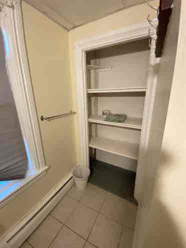 Room near Whole Foods Brown Univ