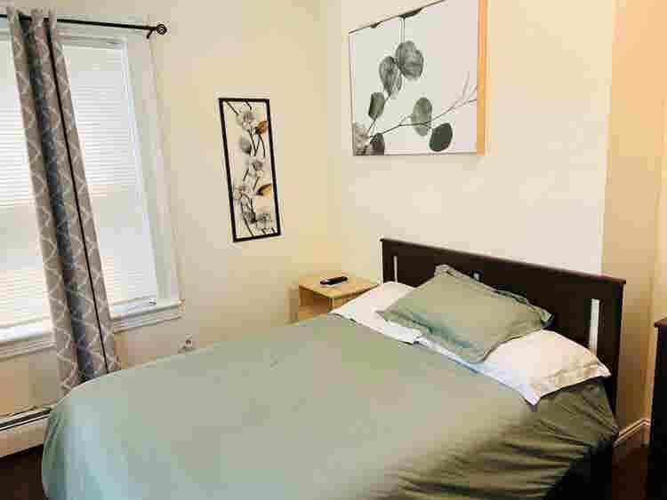 Room near Whole Foods Brown Univ