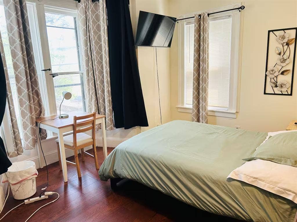 Room near Whole Foods Brown Univ