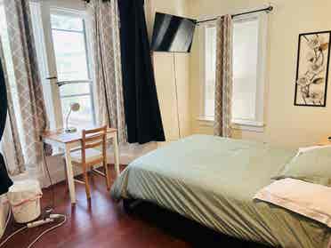 Room near Whole Foods Brown Univ