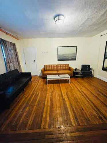 Cozy 2 bed near Downtown