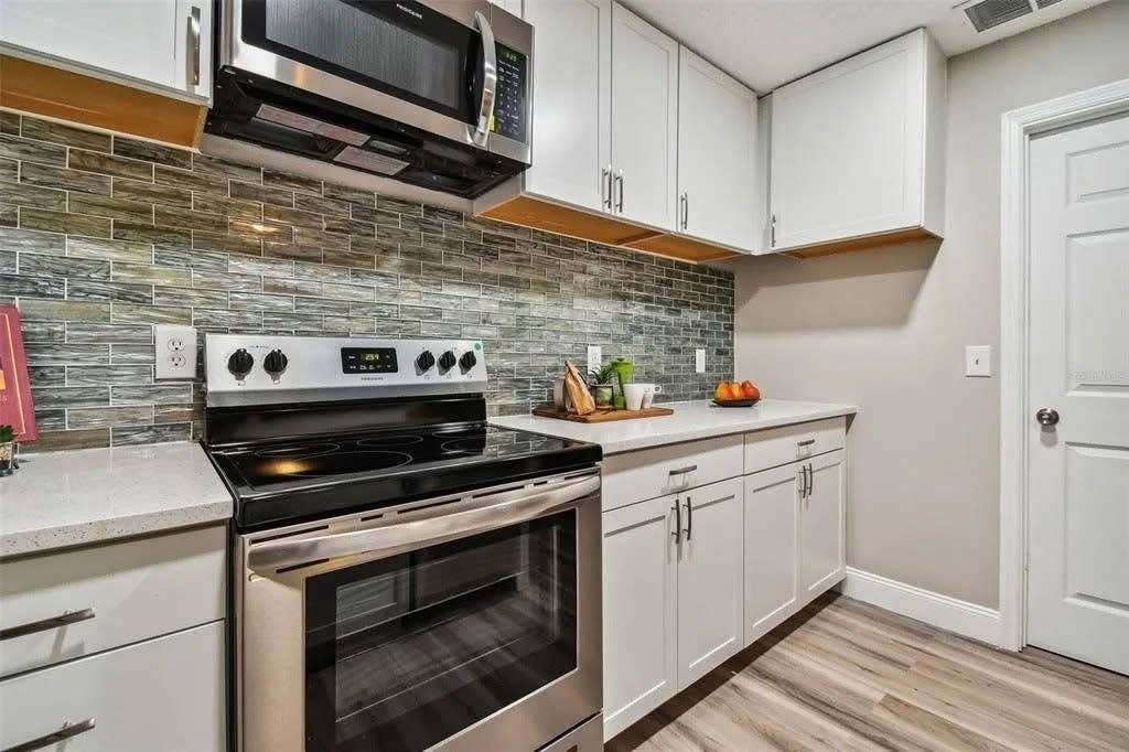 Room Available in Central Pinellas