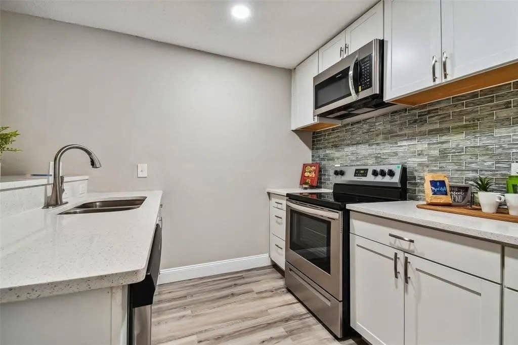 Room Available in Central Pinellas