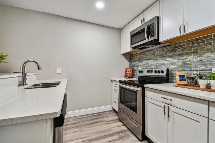 Room Available in Central Pinellas