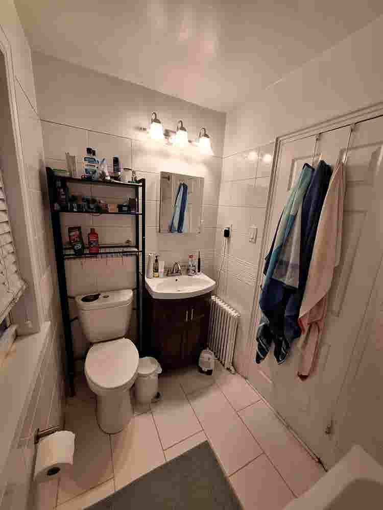 Room in 2 Bed Apt - Available Now