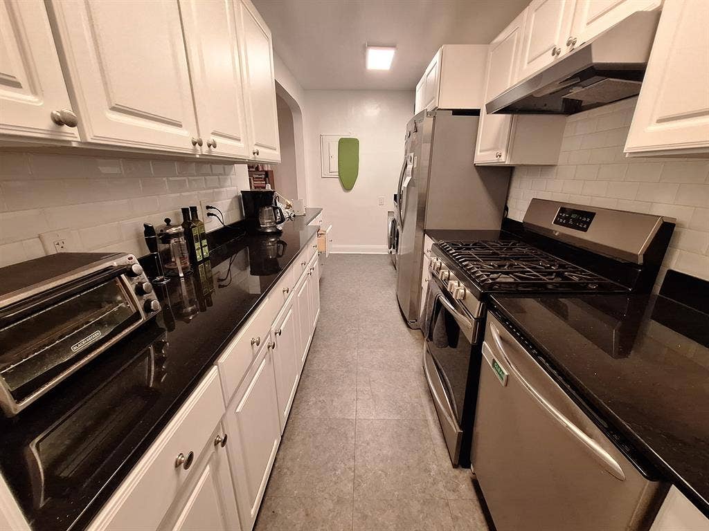 Room in 2 Bed Apt - Available Now